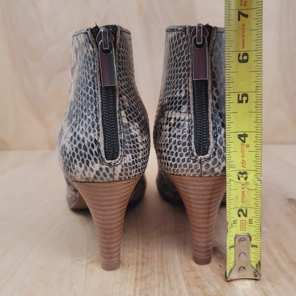Seychelles Women's Ankle Boots Size 7.5 M Leather Snake Print Casual Dress Shoes